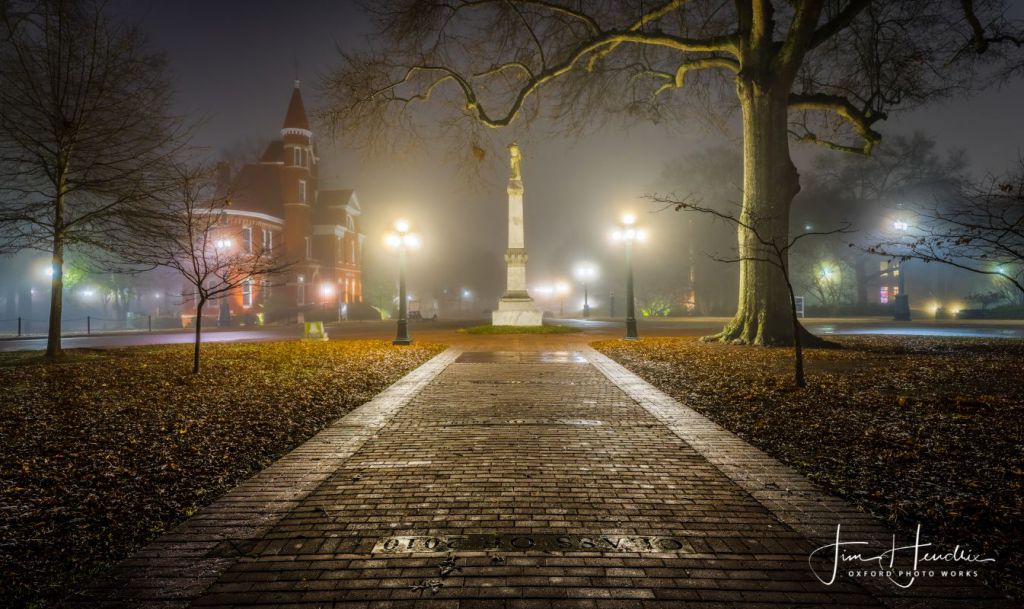 2841.4 - Foggy Circle Sidewalk